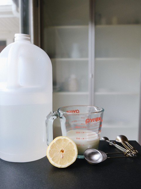 buttermilk ingredients featuring measuring cup, white vinegar, lemon and milk